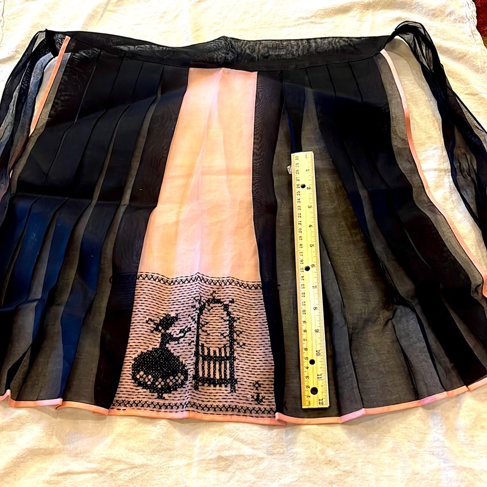 VTG Black and Pink Apron